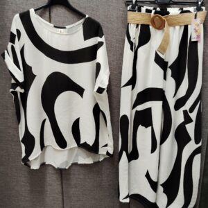 Conjunto blusa y pantalon viscosa efecto lino pantalon con goma en la cintura pata ancha con cinturon color beige talla unica de la L a La 2XL. Blusa mas corta en la parte delantera y mas larga por detras.